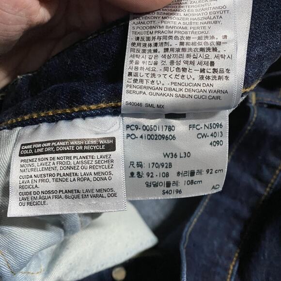 Levis 501 Jeans Mens 36x30 Blue Denim Button Fly Straight Leg Dark Wash Indigo - Picture 4 of 10